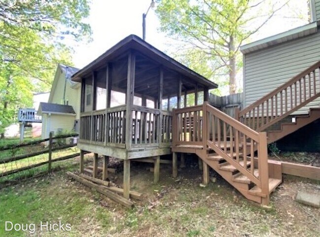 Building Photo - 3 br, 2.5 bath House - 5822 Olivet Drive