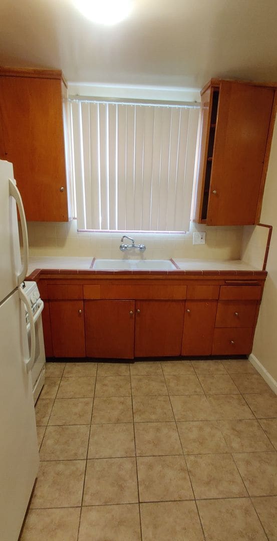 Building Photo - Charming 1 Bedroom, 1 Bath Upstairs Condollll