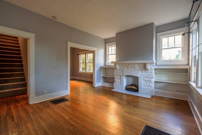Foto del edificio - **LEASED** Renovated Historic East Nashvil...