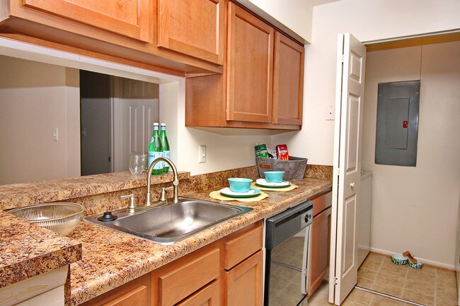Runaway Bay Apartment Homes Virginia Beach Va Apartments Com