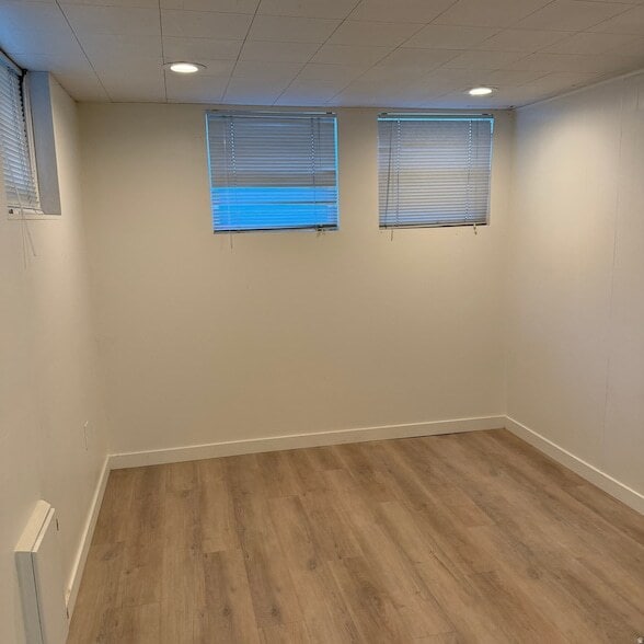 Building Photo - 3578 S Van Buren Ave