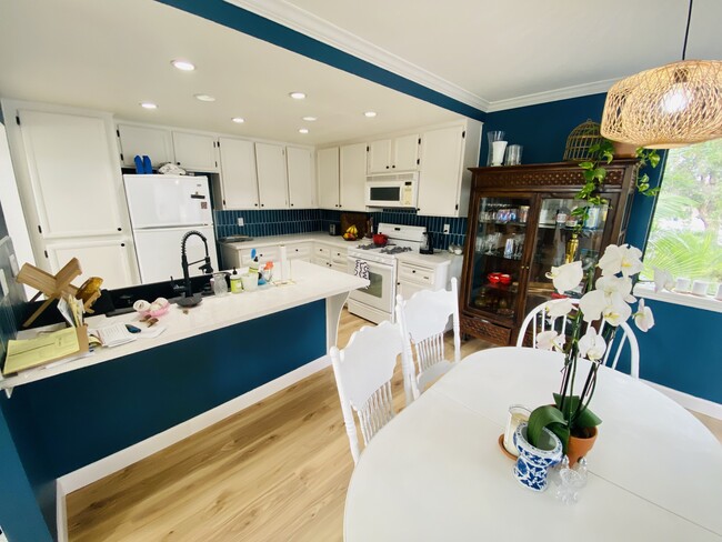 Foto del edificio - 371 N Melrose Dr