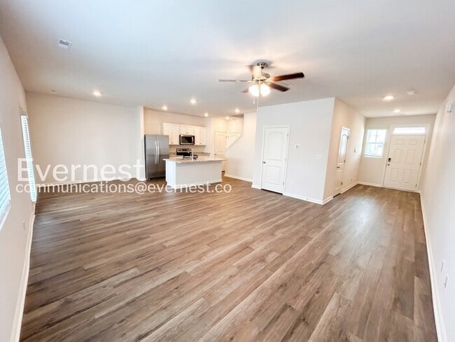 Foto del edificio - 109 Maple Spg Trl