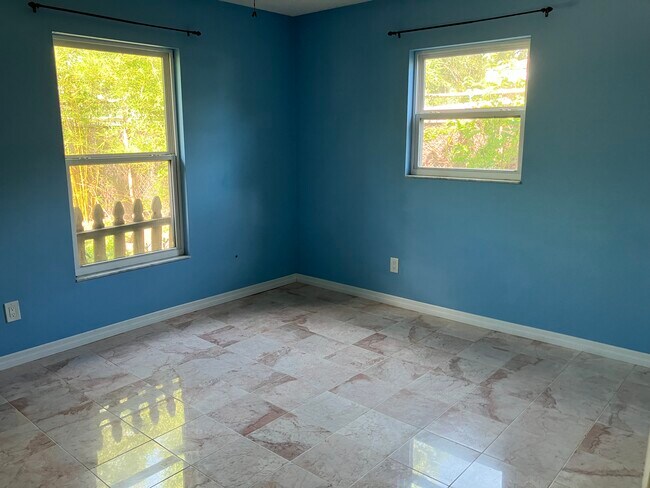 Foto del edificio - 6520 3rd Ave NE