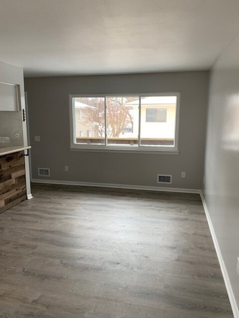 Building Photo - 277 E Linden Ave