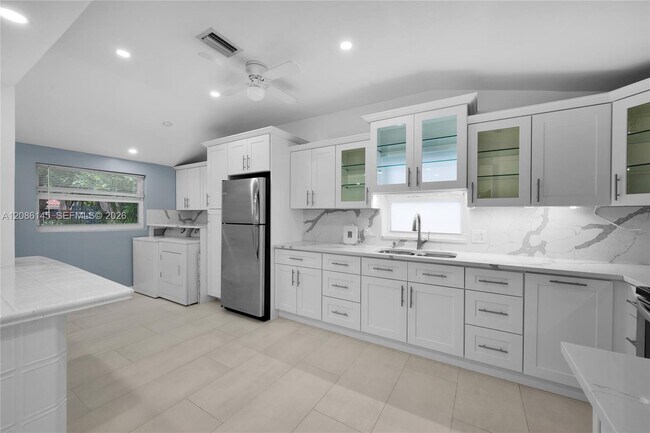 Foto del edificio - 2041 NE 182nd St