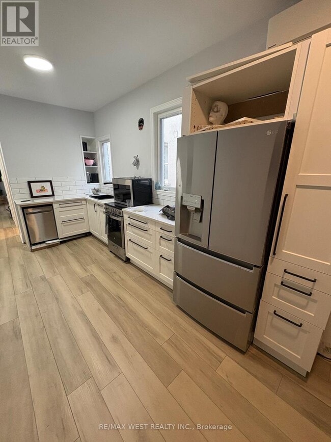 Photo du bâtiment - 328 High Park Ave