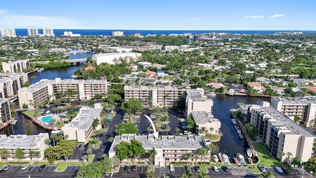 Building Photo - 16 Royal Palm Way