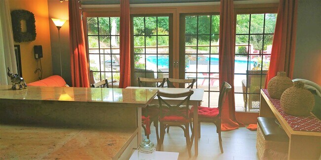 Foto del edificio - 7921 Deer Run Rd