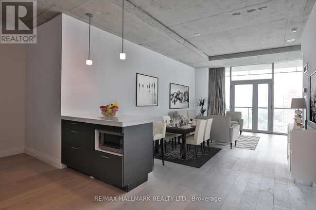 Photo du bâtiment - 552-1552 Wellington St W