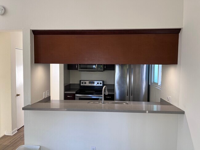 Foto del edificio - 824 W Balboa Blvd