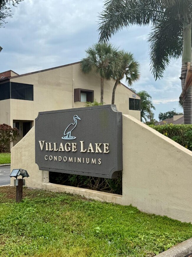 Foto del edificio - 775 N Village Dr