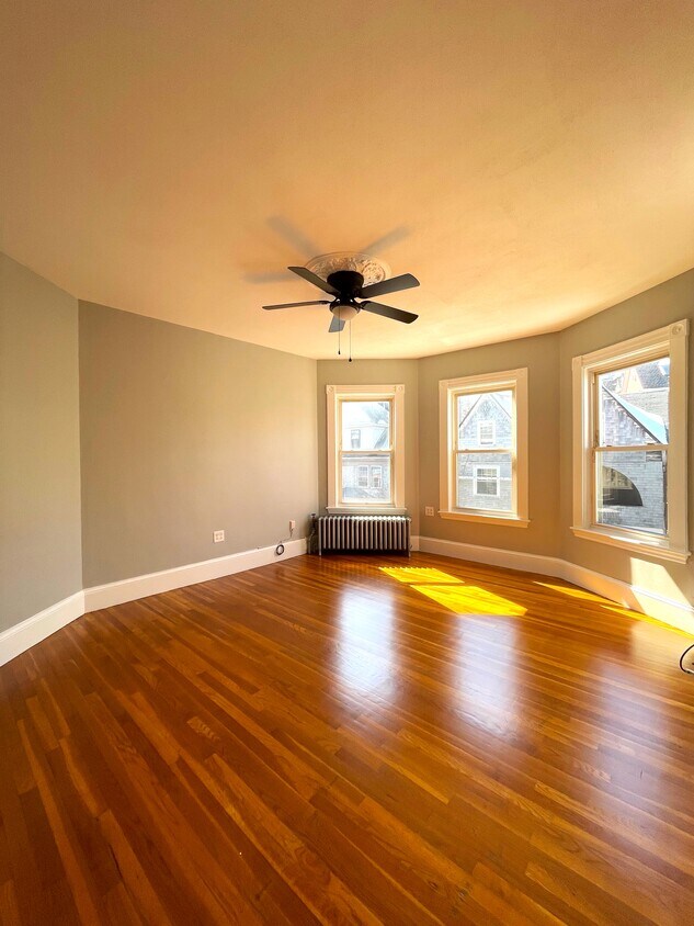 Primary Photo - 50 Forbes St