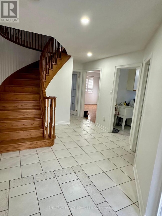 Building Photo - 2178 Bader Crescent