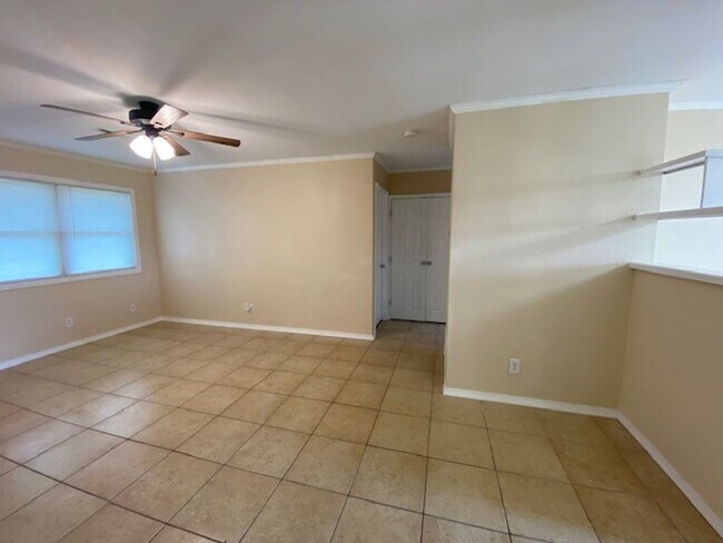 Building Photo - 3 Bedroom Duplex Located in West Fayettevi...