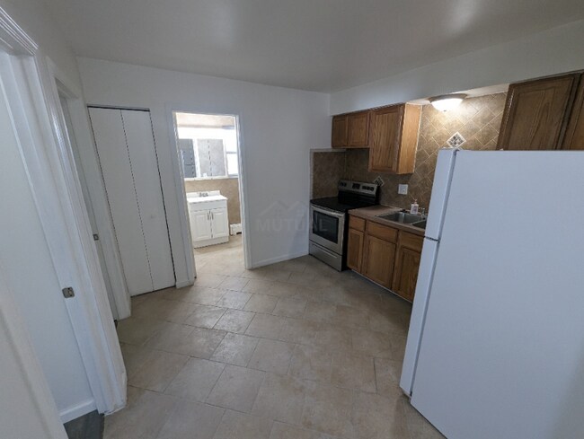 Building Photo - 38550 Meadowdale St