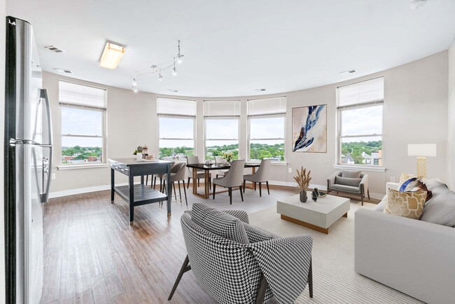 Amplia sala de estar con cocina y luz natural - The Swift at Petworth Metro