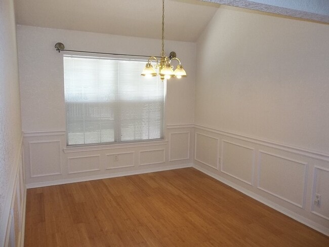 Building Photo - 2703 Kinney Dr