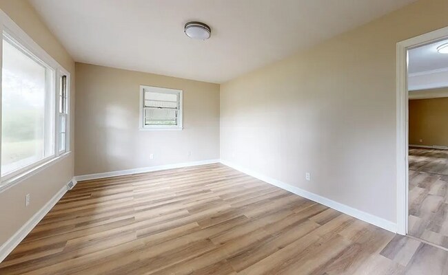 Building Photo - PENDING 3 Bed 2 Bath Home