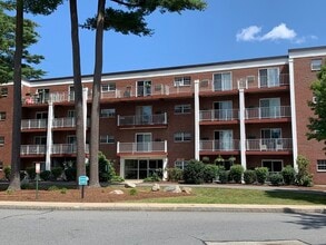 Building Photo - 25 Greentree Ln