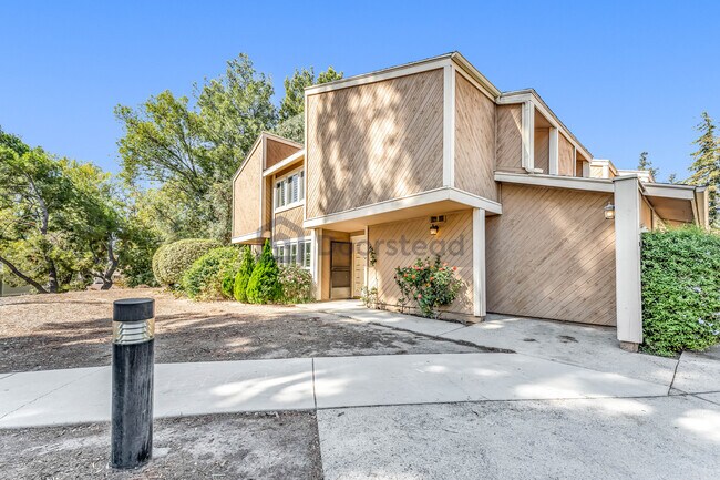 Foto del edificio - 18169 Andrea Cir N