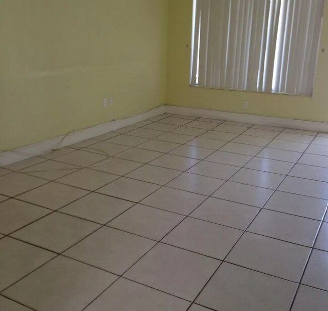 Foto del edificio - 1430 NE 171st St
