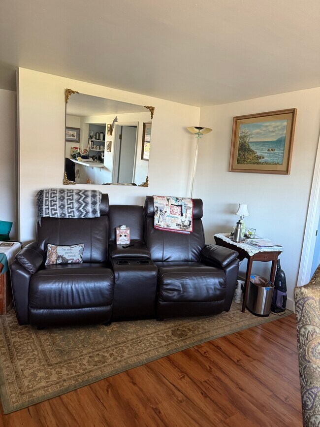 Sala de estar - 2832 W Mercer Way