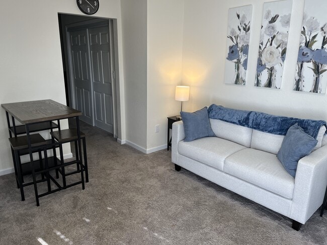 Laurel Lane - Laurel Lane Apartment