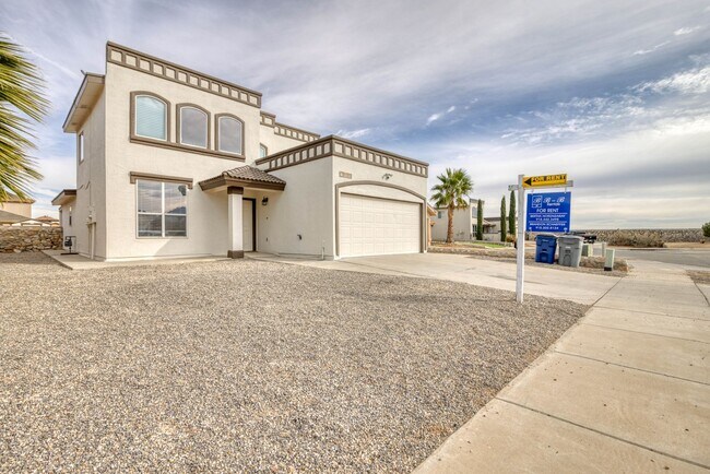 Foto del edificio - Beautiful House 4 bed/2 baths in Northeast...