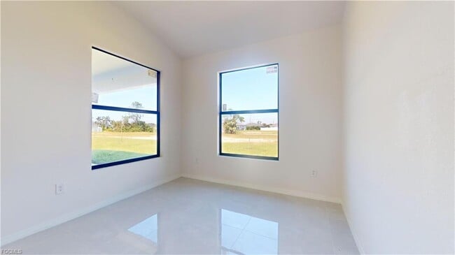 Foto del edificio - 2421 NW 24th St