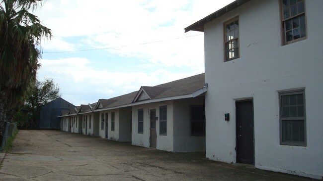 Building Photo - 208 Perry St