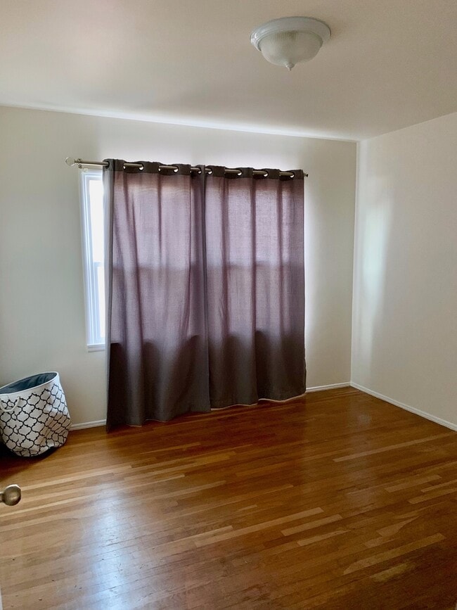 Building Photo - 3 BEDROOM 2 BATH HOUSE - South Torrance