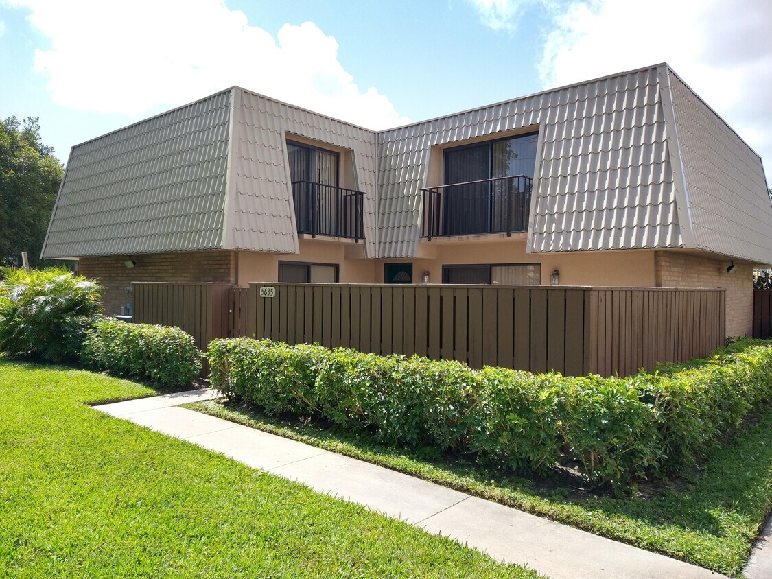 5635 56th Way West Palm Beach Fl 33409 - 5635  56th Way  West Palm Beach Fl 33409