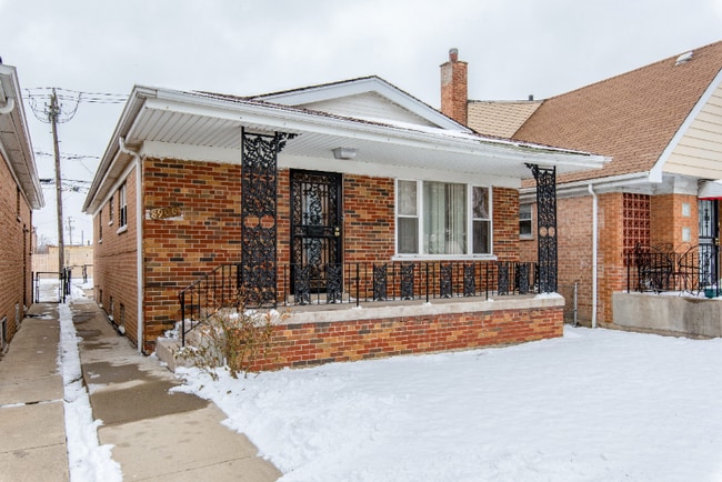 Building Photo - 8906 S Halsted St