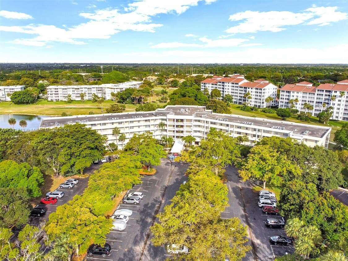 805 Cypress Blvd Unit 203, Pompano Beach, FL 33069 Condo for Rent in