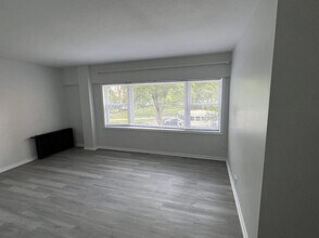 Building Photo - 7327 N Rogers Ave