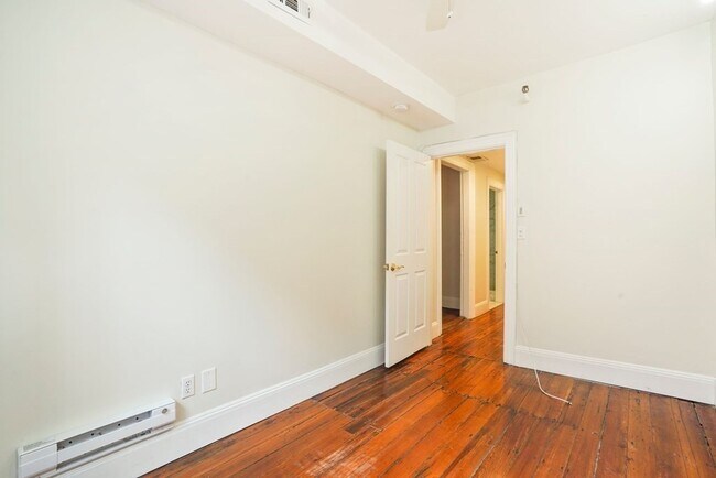 Building Photo - 295 Marlborough St