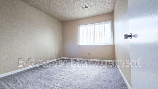Building Photo - 322 Falcon Way