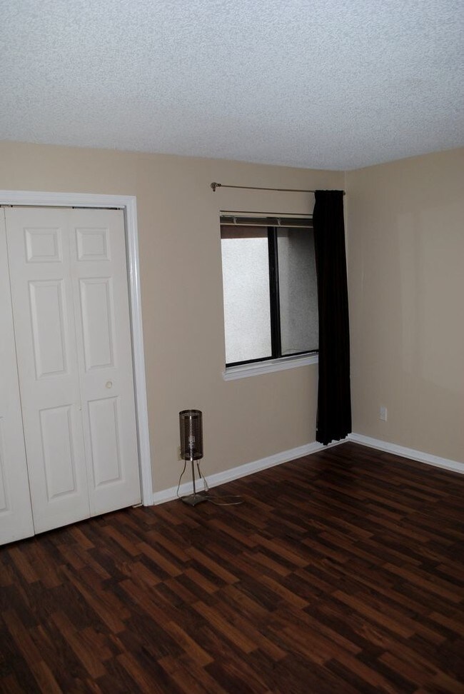 Foto del edificio - 2301 Wood Hill Pl