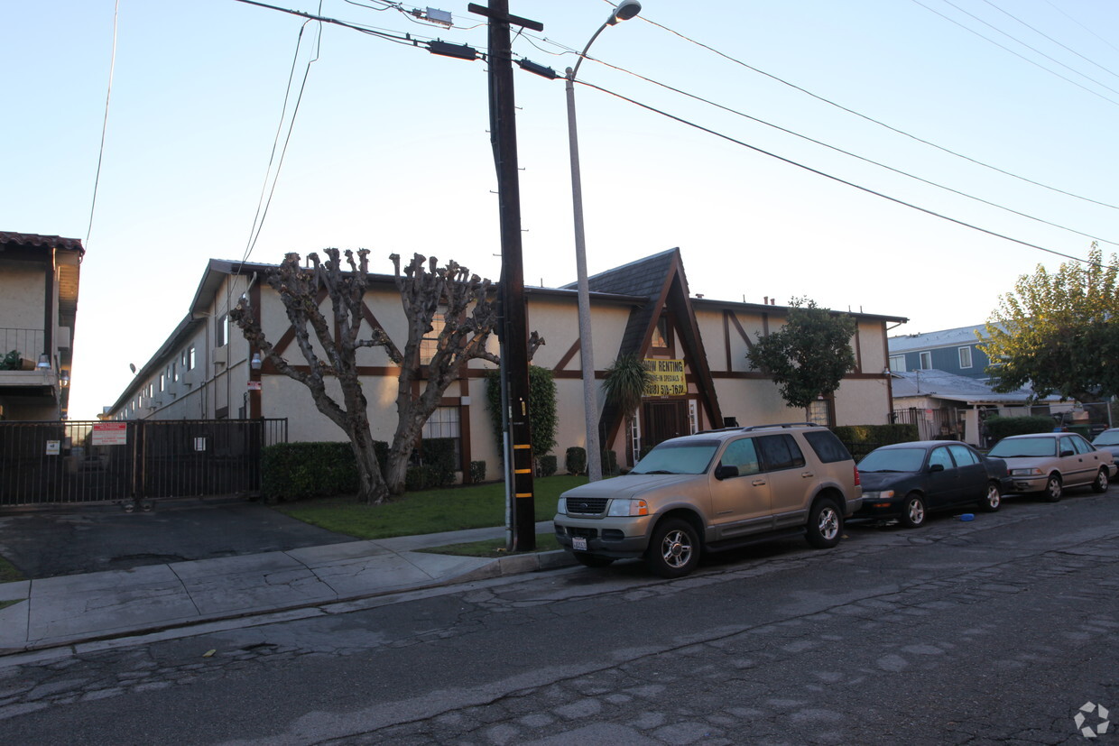 Foto del edificio - Independence Apartments