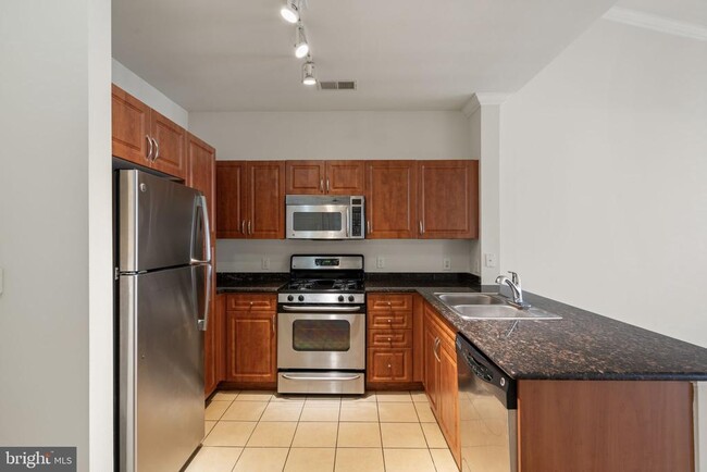 Building Photo - 12945 Centre Park Cir