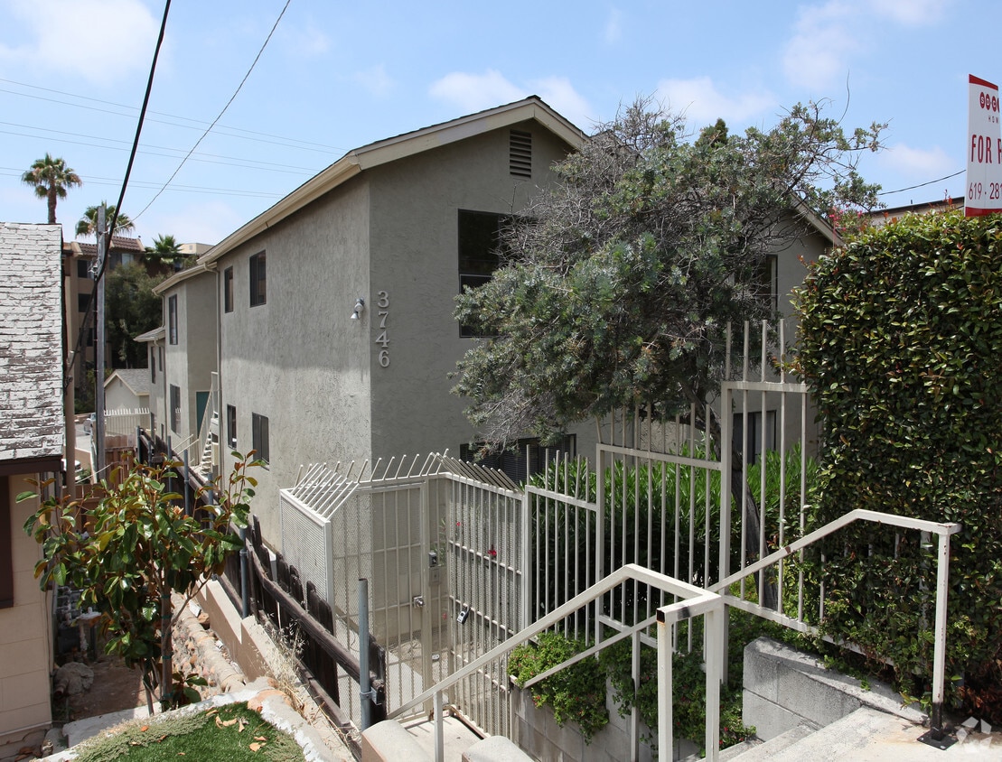 Primary Photo - Swift Ave Apartments