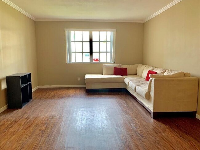 Foto del edificio - 1851 NE 62nd St