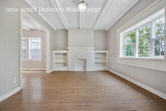 Building Photo - 2522 Delaware Ave