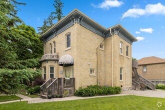 Building Photo - 64 Duchess Ave