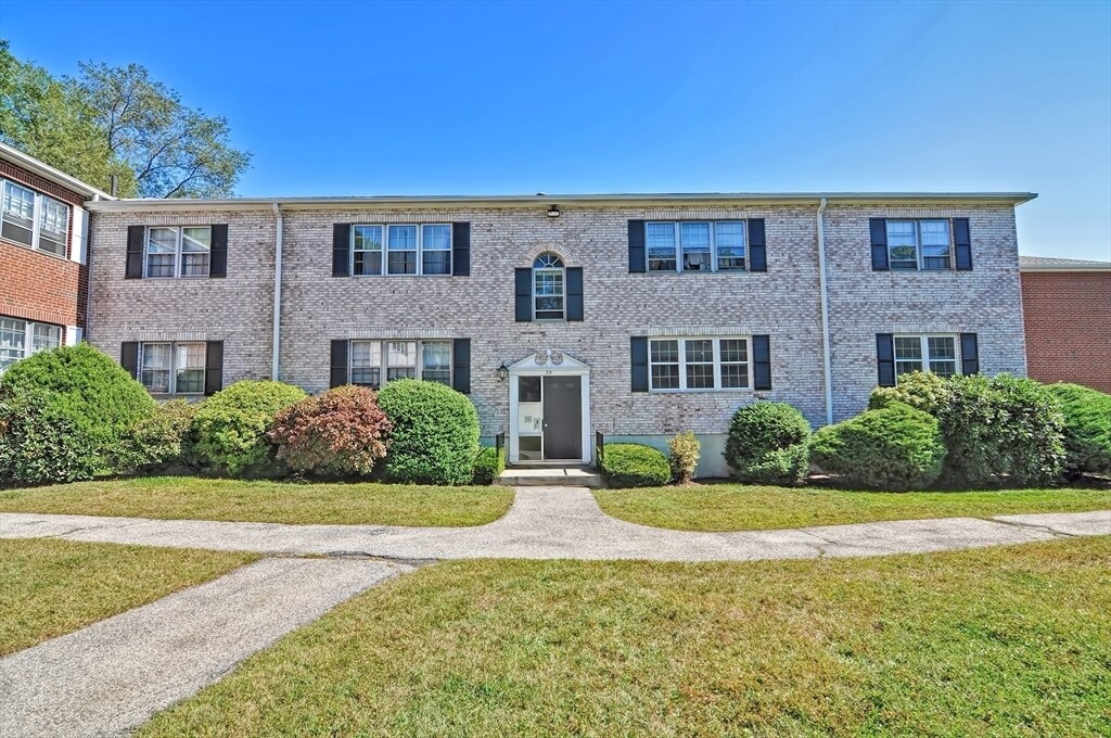 Primary Photo - 35 Lake Shore Ct