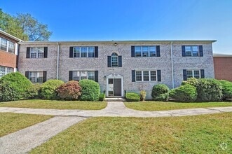 Building Photo - 35 Lake Shore Ct