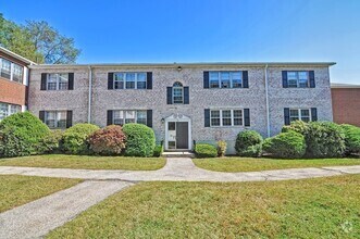 Building Photo - 35 Lake Shore Ct