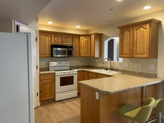 Foto del edificio - Beautiful 3-Bedroom Condo in Pleasant Grove