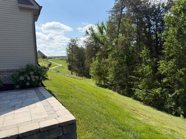 Foto del edificio - Knoxville 37931 - 4 bedroom 3 bath - call Linda Meese 865-591-6004